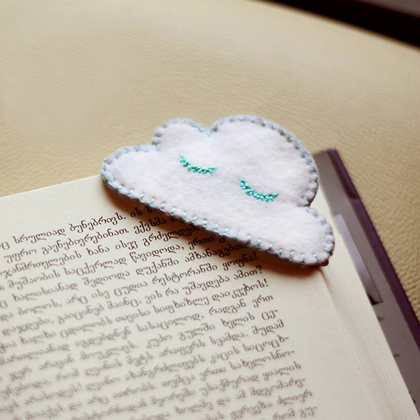 წიგნის სანიშნი ღრუბელი